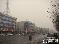 2012大年初五的阜阳城街头一景